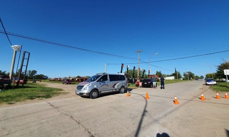 Colisión entre automóvil y motocicleta deja a una mujer con heridas de consideración