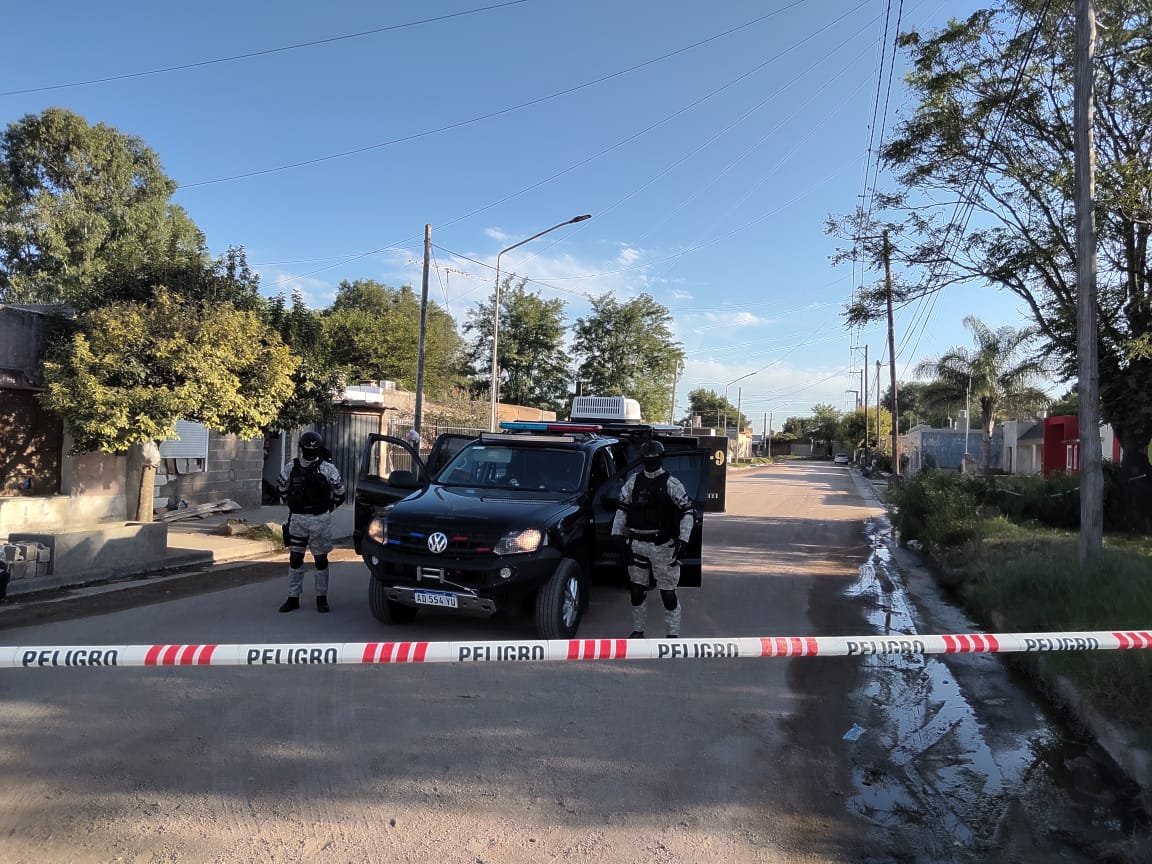 Operativo antidroga en barrio Alberdi 