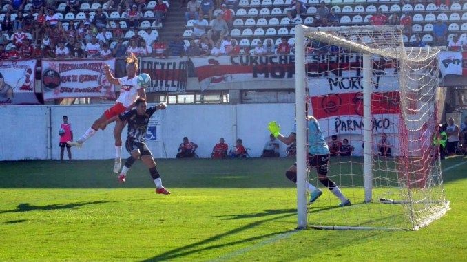 Deportivo Morón ganó y el "Celeste" sigue puntero