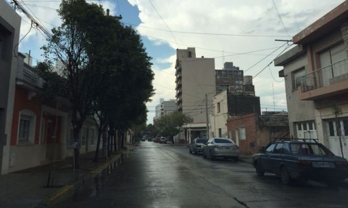 Las lluvias rondan la ciudad, pero sigue el calor 