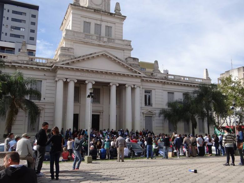 Empleados municipales le exigen a su gremio por la negociación salarial 