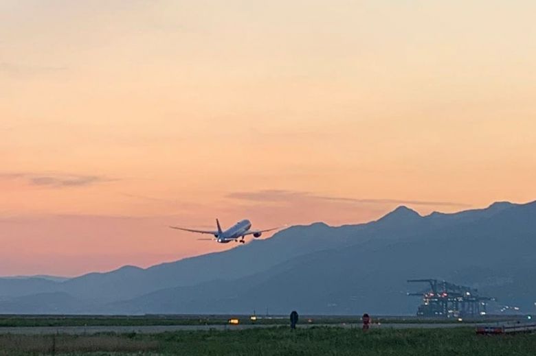 Coronavirus: partió un vuelo para repatriar a 959 argentinos varados en crucero en Europa