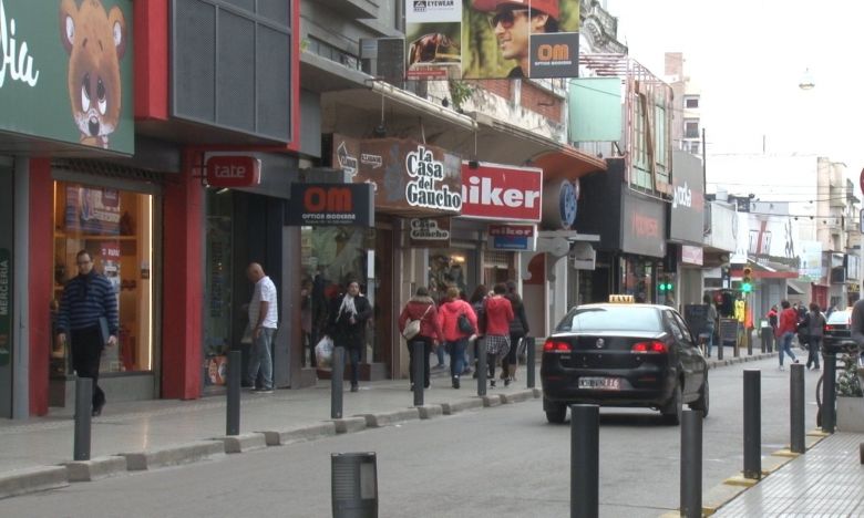 Continúan los controles a comercios que abren sin tener autorización