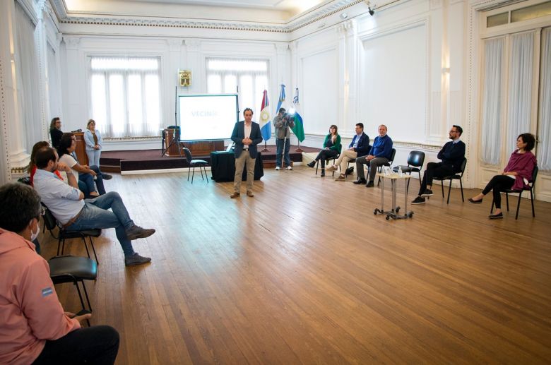 El Intendente Llamosas presentó el programa Vecin@ Solidari@