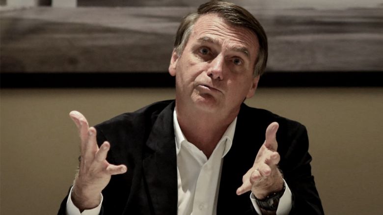 "¿Y a mí, qué?, no hago milagros", dijo Bolsonaro luego de que Brasil superara a China en muertes