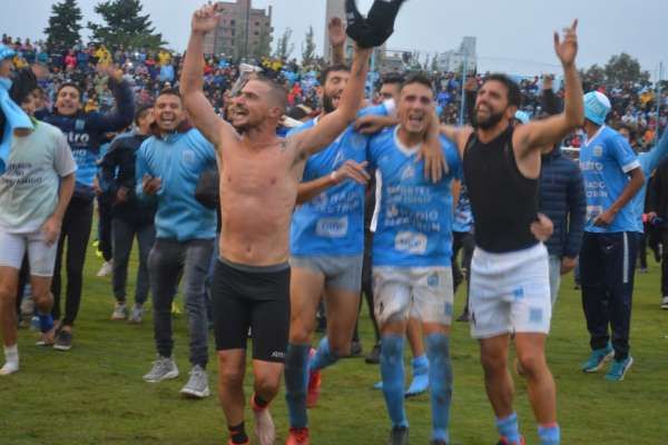 Estudiantes cumple un año en la Primera Nacional