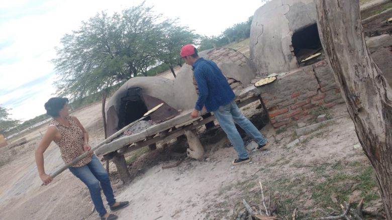 Carlitos Juncos en una campaña para ayudar a una comunidad de Santiago del Estero