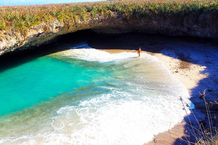 Paraíso oculto: la increíble playa escondida a la que solo se llega por un túnel