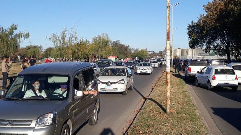 Importante convocatoria en la marcha por los trabajadores de la salud