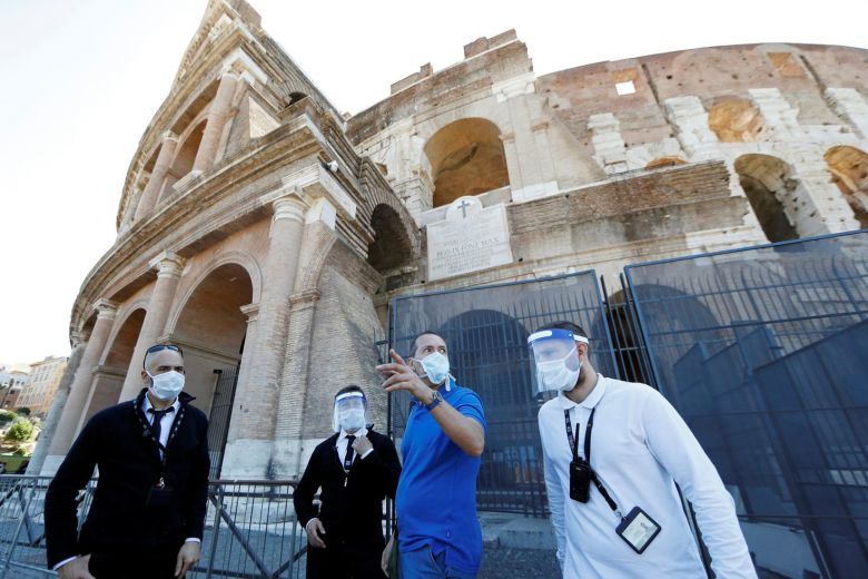 En fotos: después de casi 3 meses, los turistas volvieron al Coliseo romano