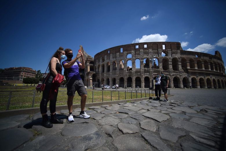 En fotos: después de casi 3 meses, los turistas volvieron al Coliseo romano