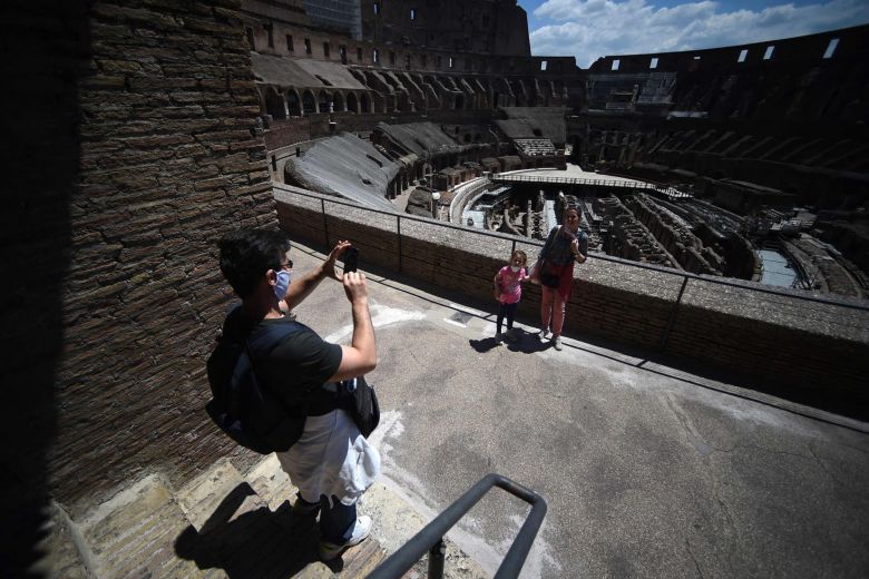 En fotos: después de casi 3 meses, los turistas volvieron al Coliseo romano