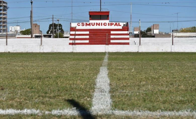 Jugadores de Municipal fueron sorprendidos durante un partido en su estadio