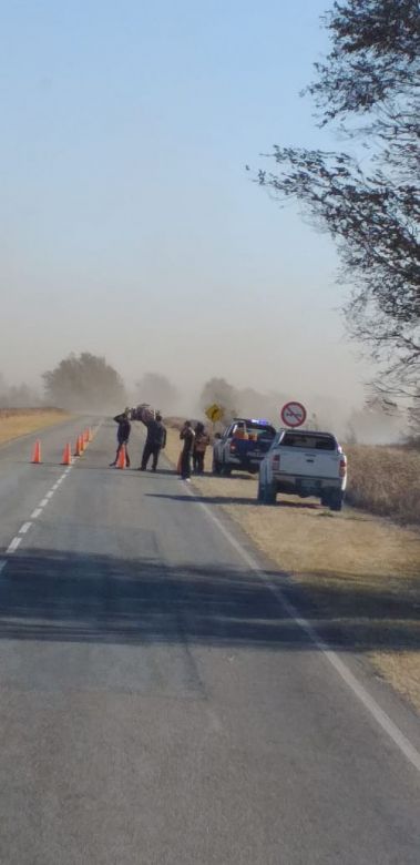 Intenso trabajo de los cuarteles de bomberos de Río Cuarto y la región por incendios de pastizales 