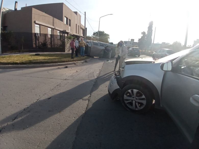 Violento choque en Estrada y Sadi Carnot