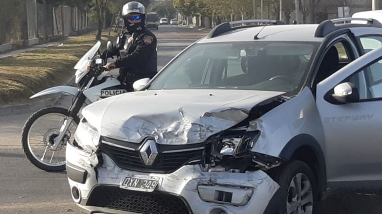 Violento choque en Estrada y Sadi Carnot