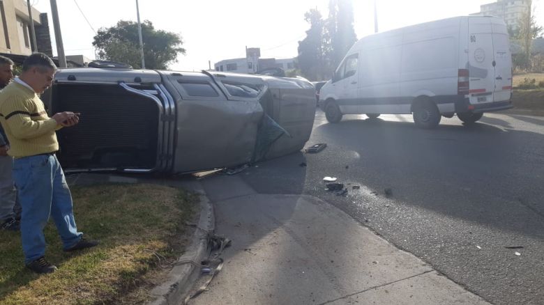 Violento choque en Estrada y Sadi Carnot