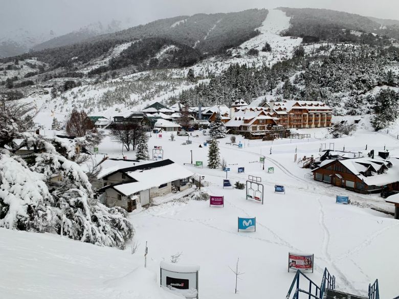 Se produjo una avalancha en el Cerro Catedral de Bariloche y murió el jefe de patrulla