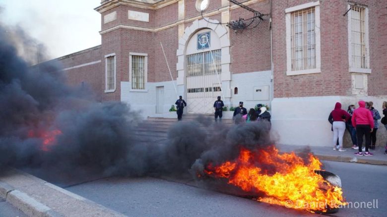 Familiares de presos protestaron en la cárcel tras los casos de coronavirus