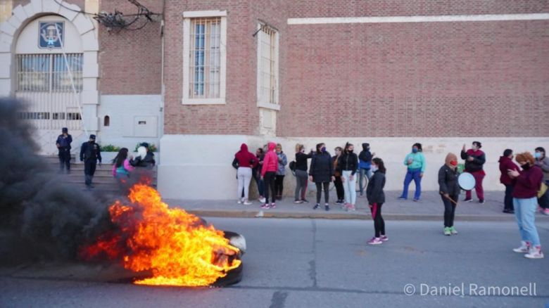 Familiares de presos protestaron en la cárcel tras los casos de coronavirus