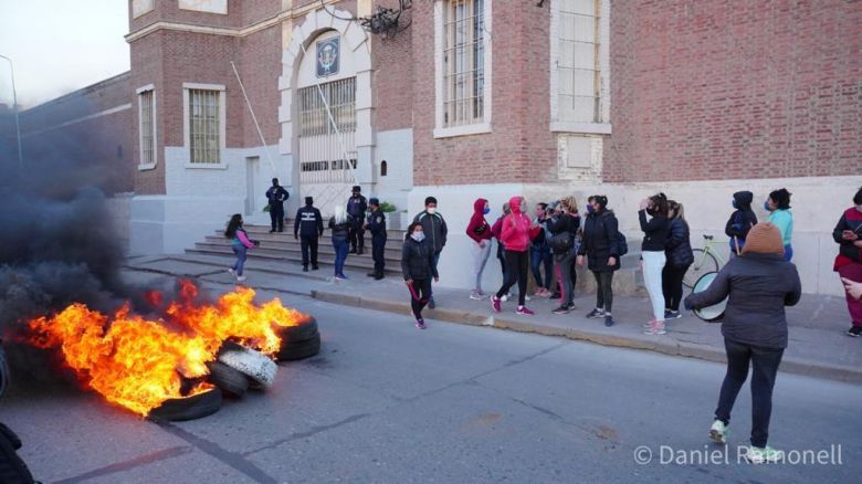 Familiares de presos protestaron en la cárcel tras los casos de coronavirus