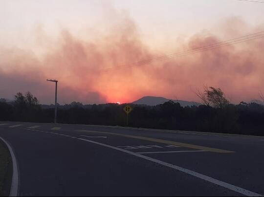 Grave incendio rodea Las Albahacas y El Chacay 