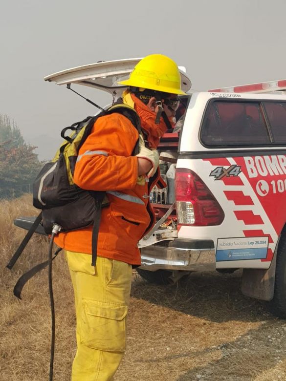 Más de 200 bomberos combaten incendios en Las Albahacas, Alpa Corral y El Chacay