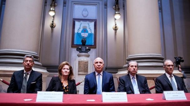 La corte optó por su independencia