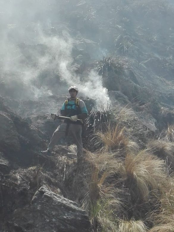 Voluntarios de Las Albahacas que colaboran en la pandemia también se arriesgan contra el fuego