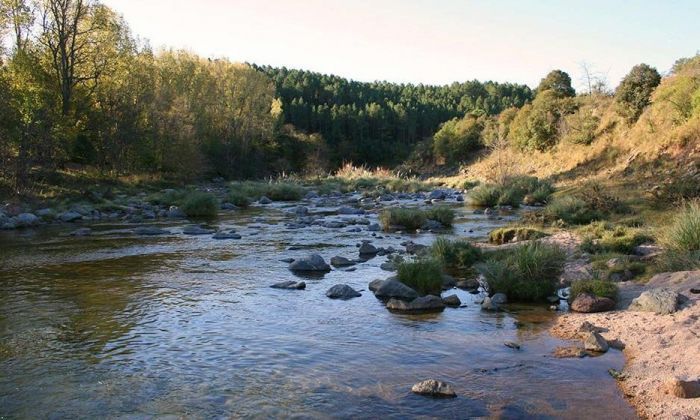 Una bomba elevadora de agua en Alpa Corral fue alcanzada por las llamas