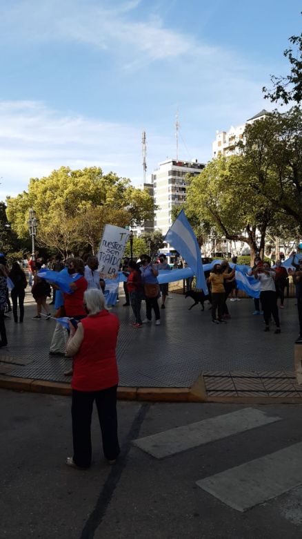 Ruidosa y numerosa protesta contra el gobierno