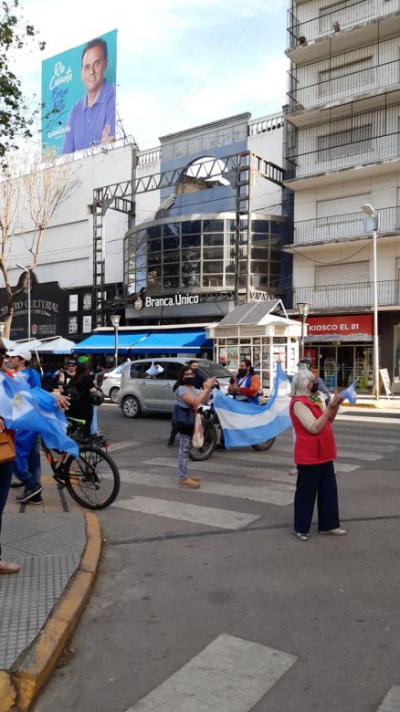 Ruidosa y numerosa protesta contra el gobierno