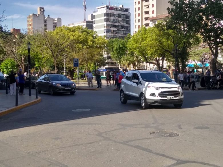 Ruidosa y numerosa protesta contra el gobierno