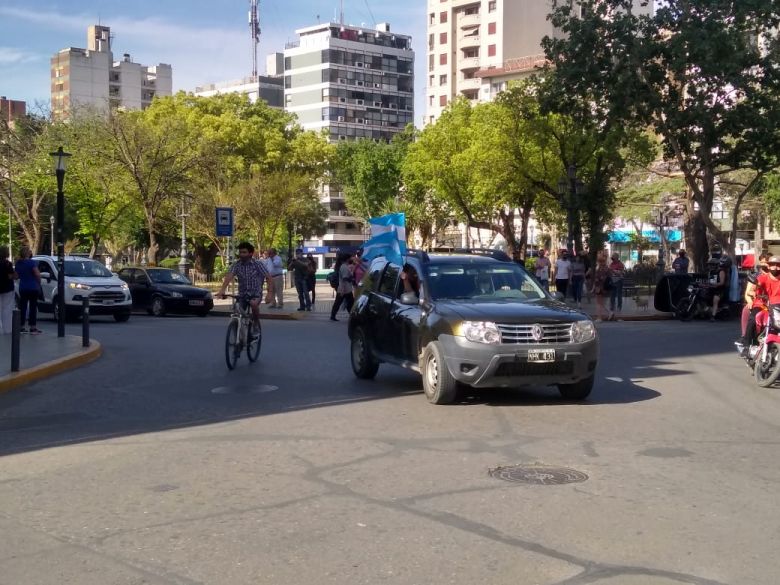 Ruidosa y numerosa protesta contra el gobierno