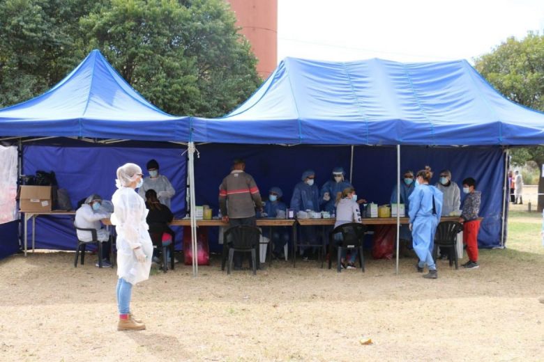 Una gran cantidad de vecinos del barrio Santa Rosa se acercó al Operativo Identificar 