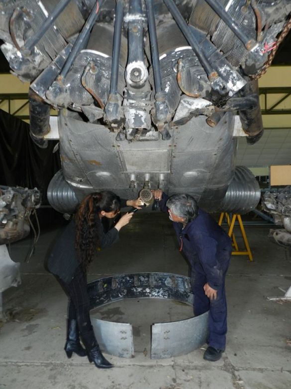 Área Material: realizan la restauración de un avión de la Fuerza Aérea de 1934