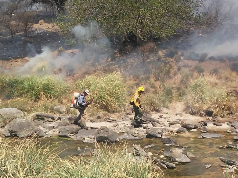 La intimidad de brigadistas y bomberos durante once días infernales: la organización y el ánimo, algunas de las claves