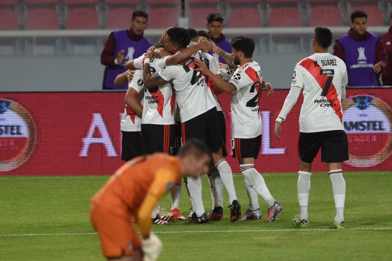 River ganó y terminó como puntero