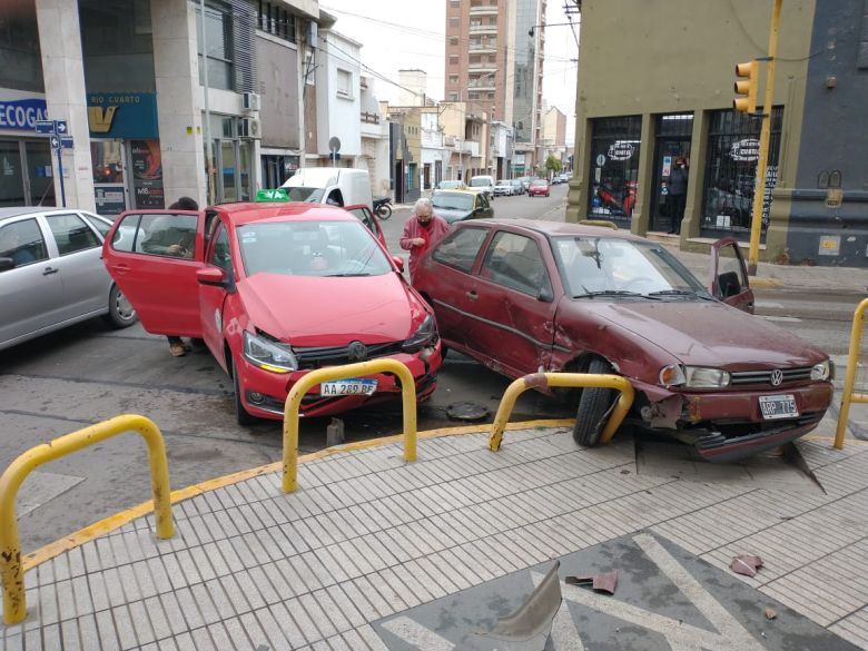 Violento choque en el microcentro de la ciudad