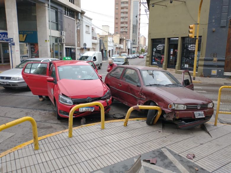 Violento choque en el microcentro de la ciudad