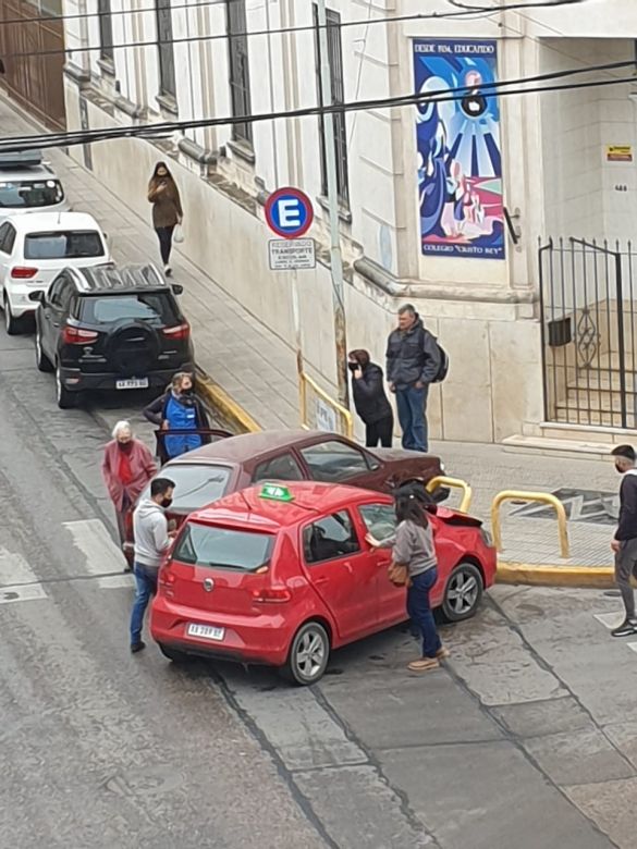 Violento choque en el microcentro de la ciudad