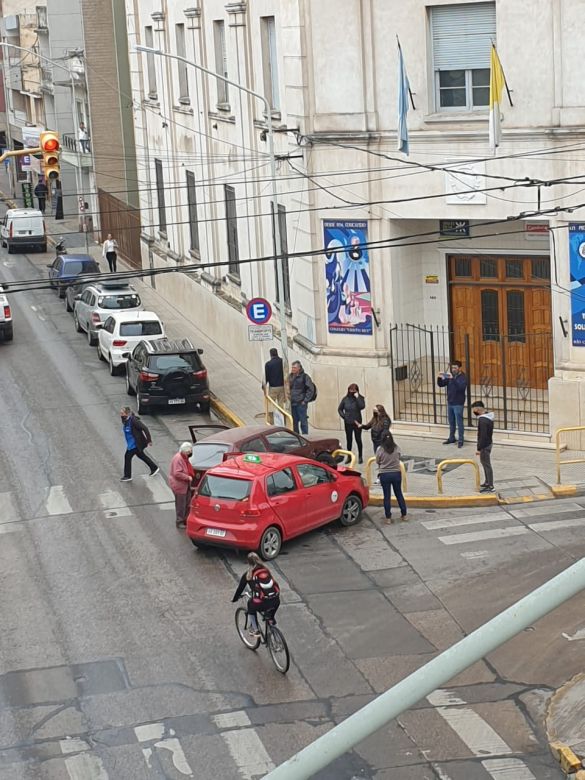 Violento choque en el microcentro de la ciudad