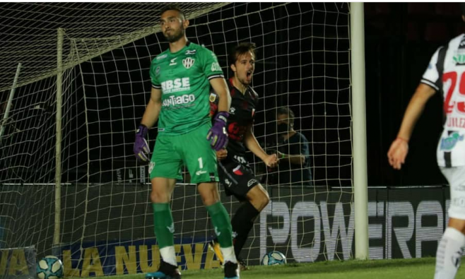 Vélez y Colón impusieron localía