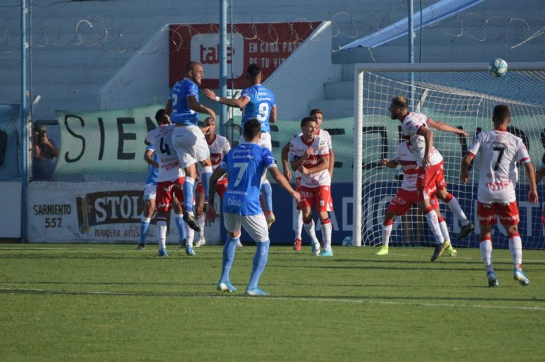 Estudiantes arrancó con igualdad