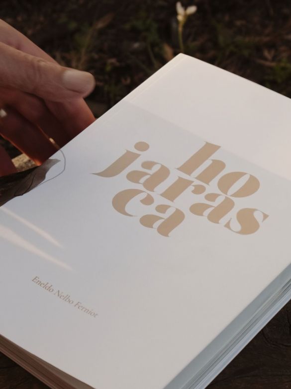 Eneldo Ferniot presenta su libro "Hojarasca"