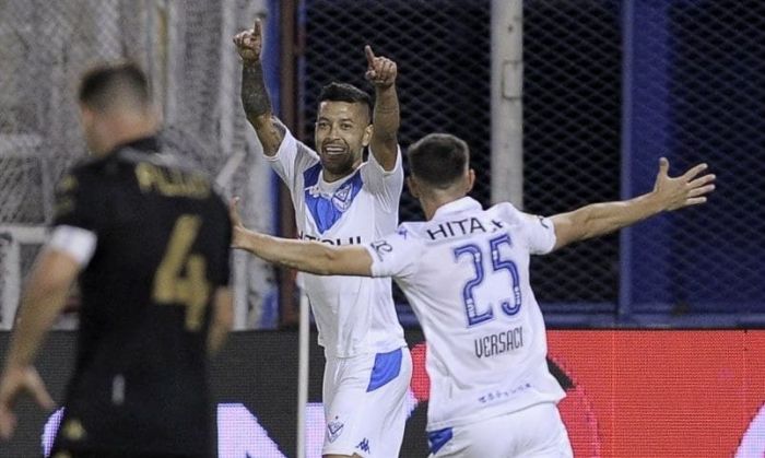 Velez derrotó a Racing en el inicio de la nueva fase