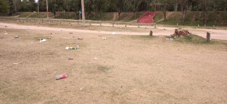 Cientos de jóvenes alcoholizados tuvieron que ser dispersados en el sector de Playa Bonita