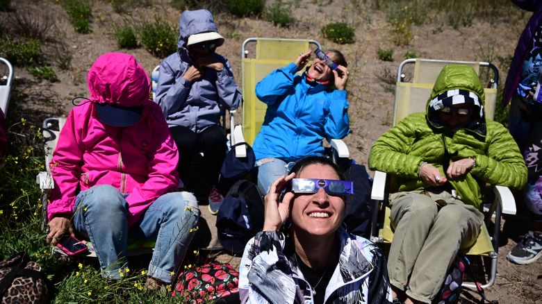 El eclipse solar brindó un espectáculo único en la Argentina y en Chile