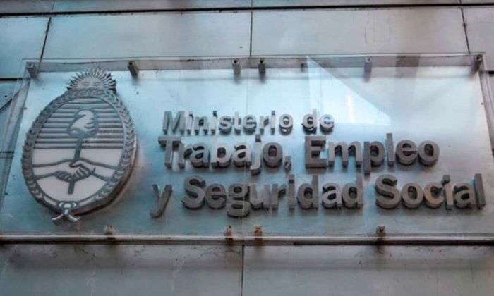 Paritarias: los trabajadores estatales tendrán un aumento de 25% y un bono de $4.000