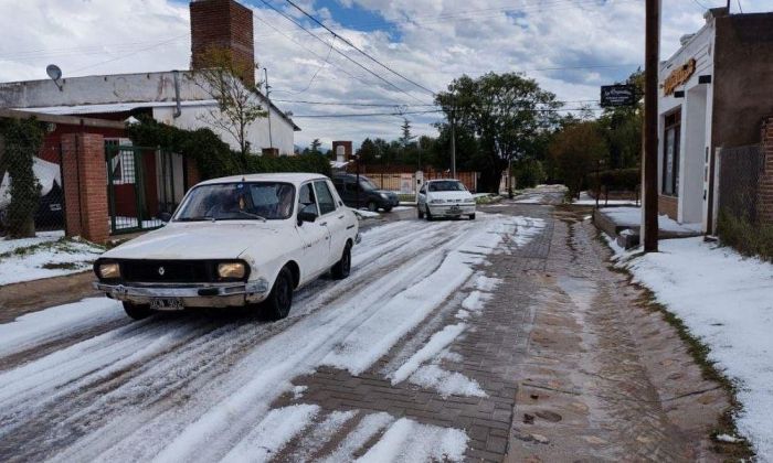 Cayó granizo en zonas de las sierras y prevén abundantes lluvias en otros puntos de la Provincia